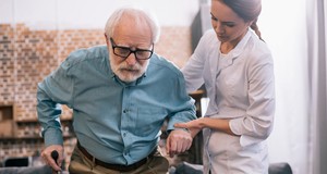 ¿Cuánto cuesta una cuidadora geriátrica?