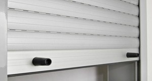 ¿Cuánto cuesta arreglar una persiana eléctrica? Precios en 2024