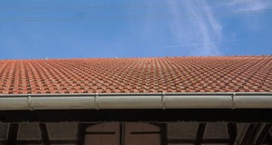 ¿Cuánto cuesta la limpieza de canaletas? Precios en 2024