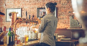 ¿Cuánto cuesta remodelar un bar?