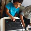 Niño tomando clase online