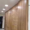 Lambrin con laminado, centro de madera con barniz