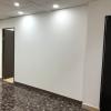 colocación de puerta y pintura en muros de tablaroca.