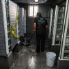 Lavado de pisos en sanitarios operativos