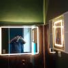 Instalación de espejo inteligente con luz led